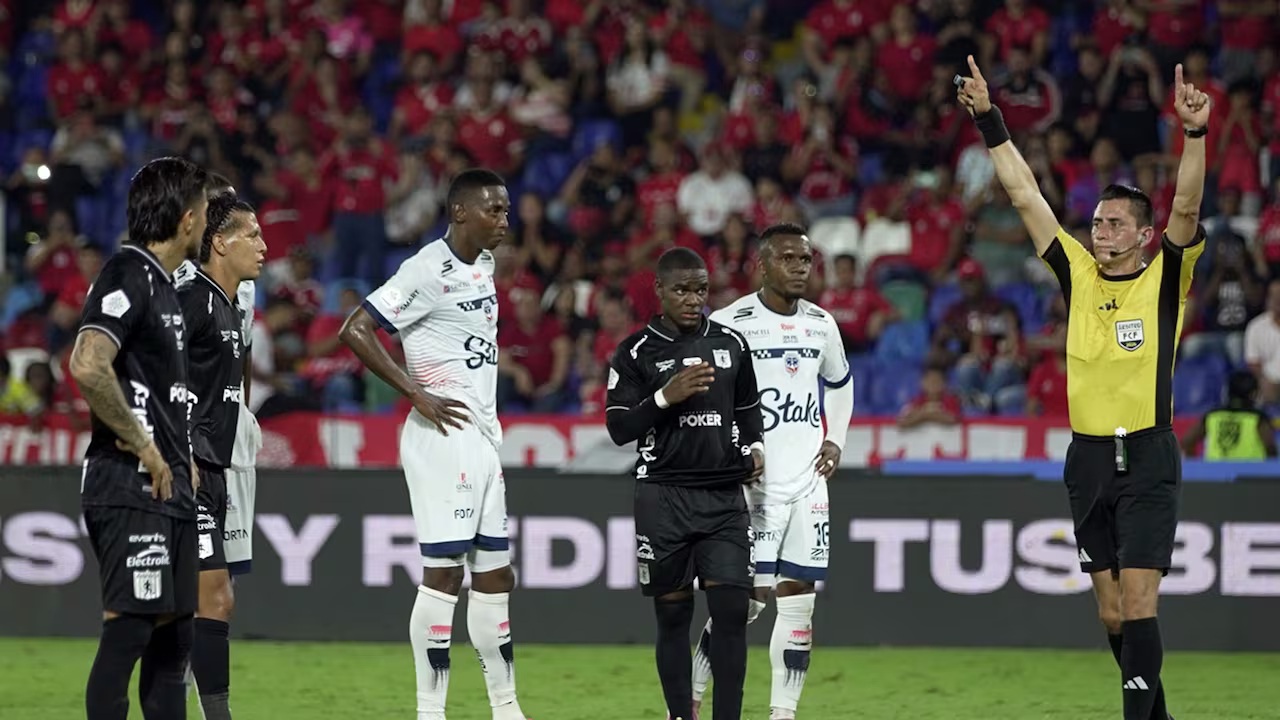 América de Cali remontó ante Fortaleza y llegó al liderato