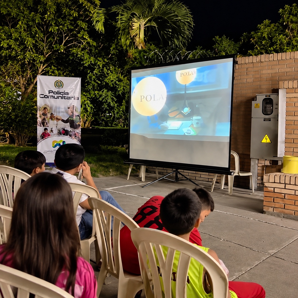 Cine Club en Cartago reúne a niños y familias del barrio