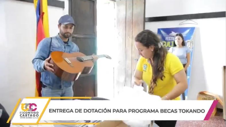 Dotación de instrumentos musicales y becas.