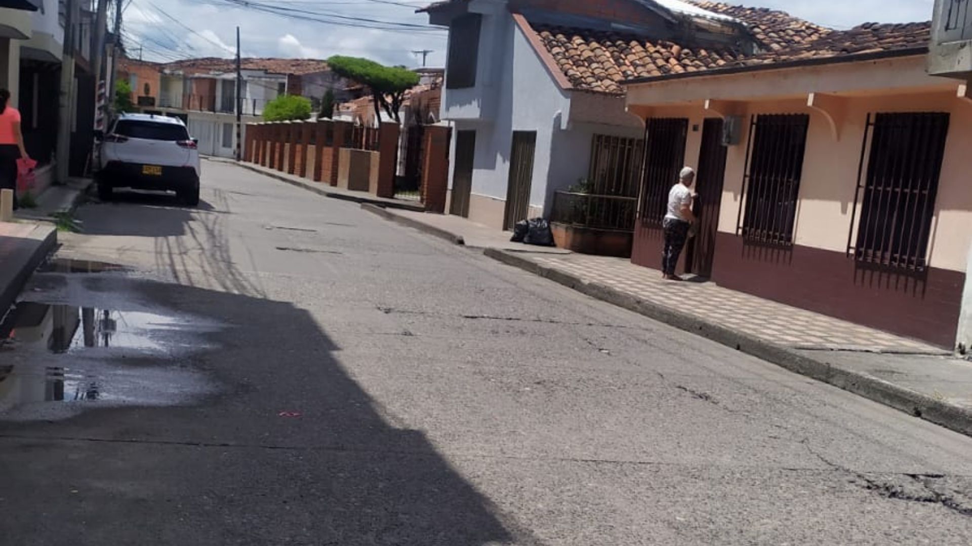 Hombre fue asesinado este domingo en Cartago. Otra persona resultó herida