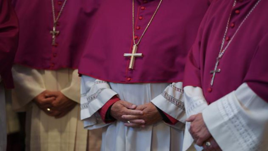 Denuncian miembros de la iglesia por abuso sexual.