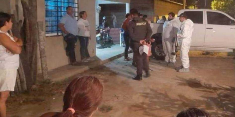 Hombre murió de un infarto, al ver que su hijo se quitó la vida.