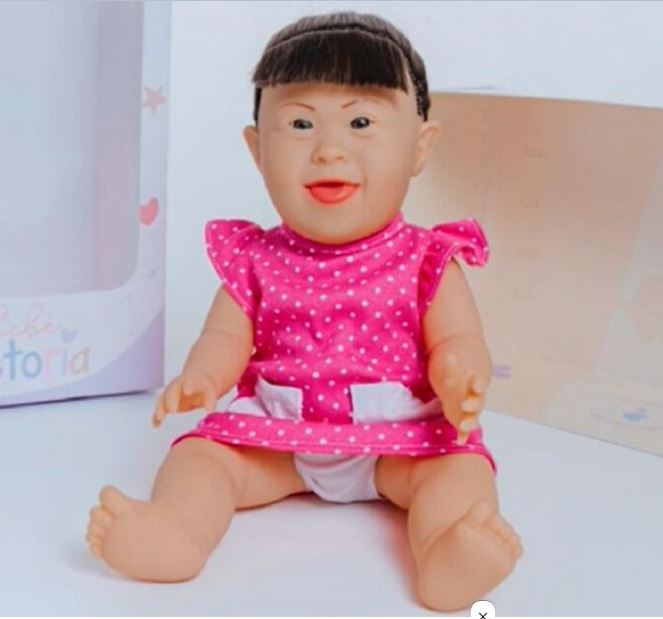 <strong>Lanzan muñeca con síndrome de Down.</strong>
