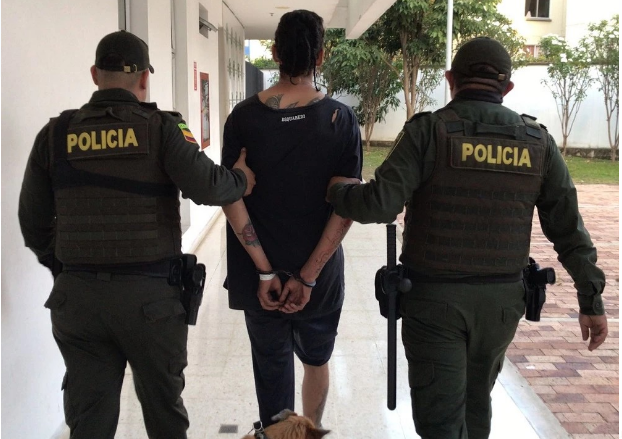 A la cárcel motociclista que apuñaló a un agente de tránsito.