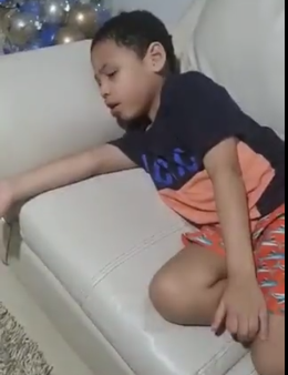 Niño autista termina en delicada crisis por fiesta navideña.
