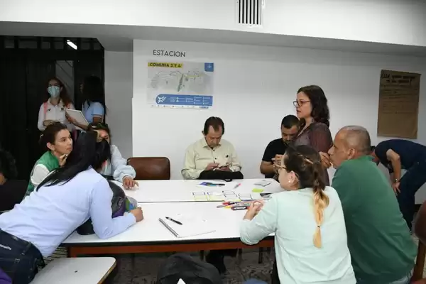 Siete comunas de Cali conocen detalles del proyecto Tren de Cercanías del Valle.