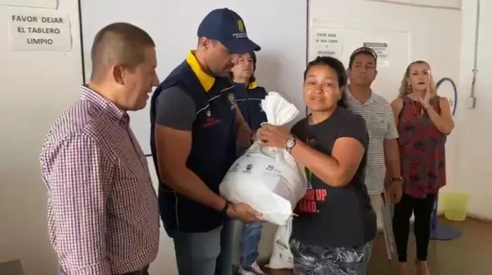 Gobierno departamental hizo entrega de 200 kits alimentarios en el municipio de Bolívar.