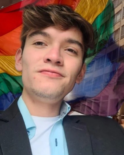 Modelo Web Cam estrangulado por ser gay