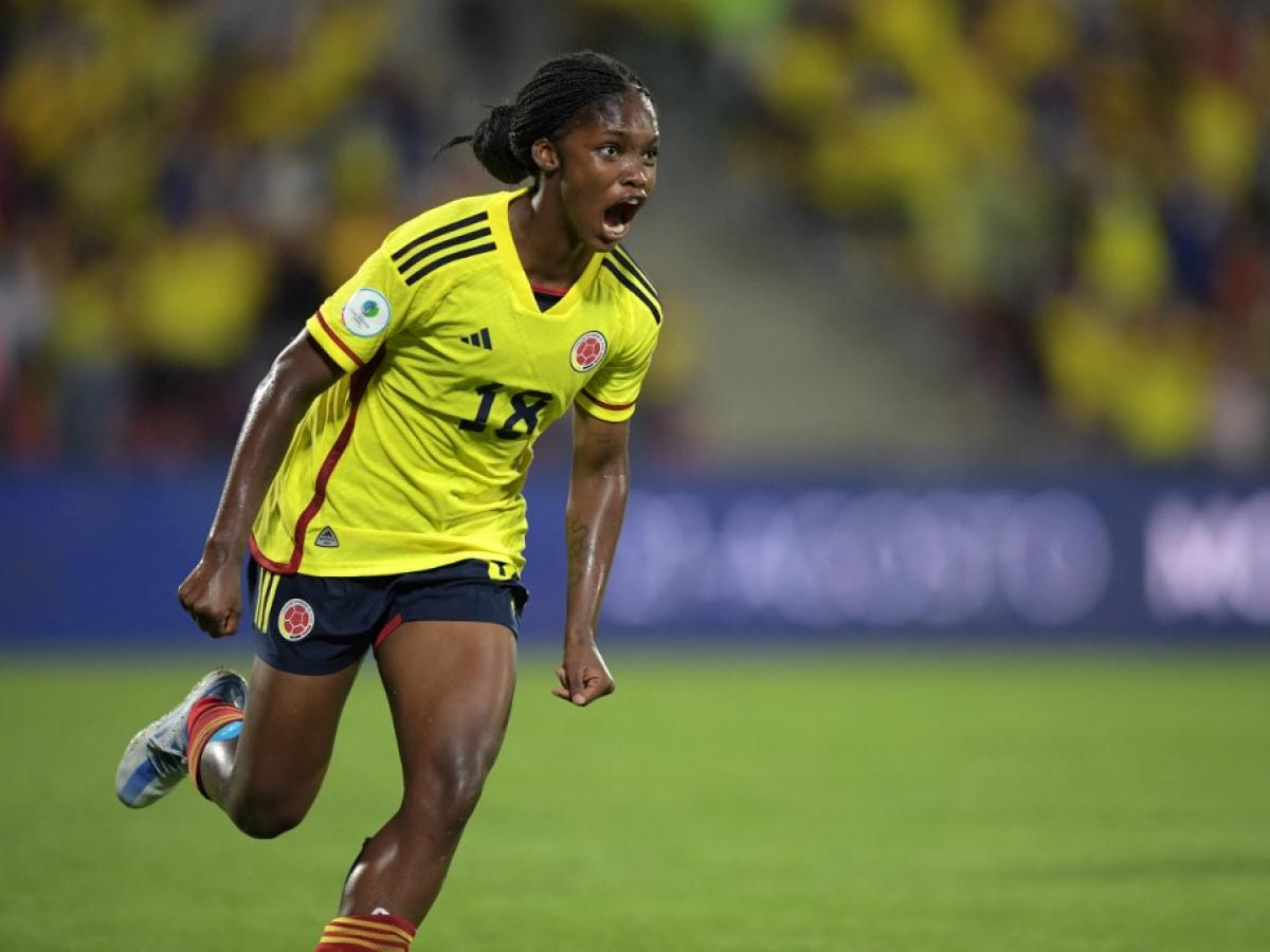 Linda Caicedo, aterrizó en España para cerrar su fichaje.