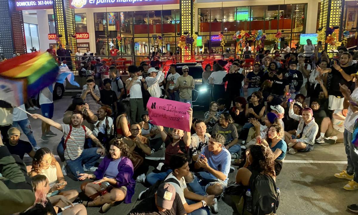 Discriminan a pareja gay en un restaurante de Barranquilla.