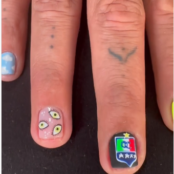 <strong>Dayro Moreno presumió su manicure y generó polémica en redes.</strong>