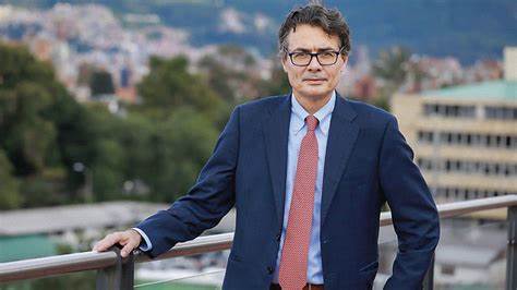 Sale Alejandro Gaviria del gobierno de Petro, además salen dos Ministros más