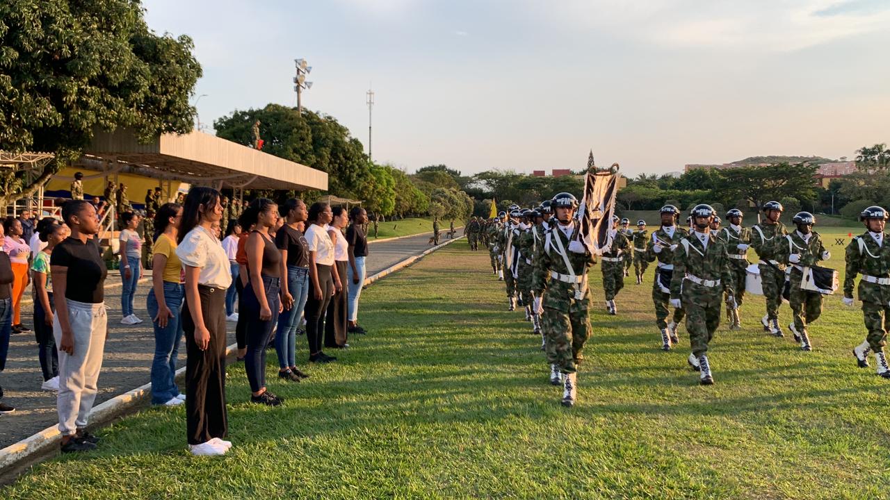 52 mujeres se incorporaron hoy al servicio militar voluntario en la Tercera Brigada.