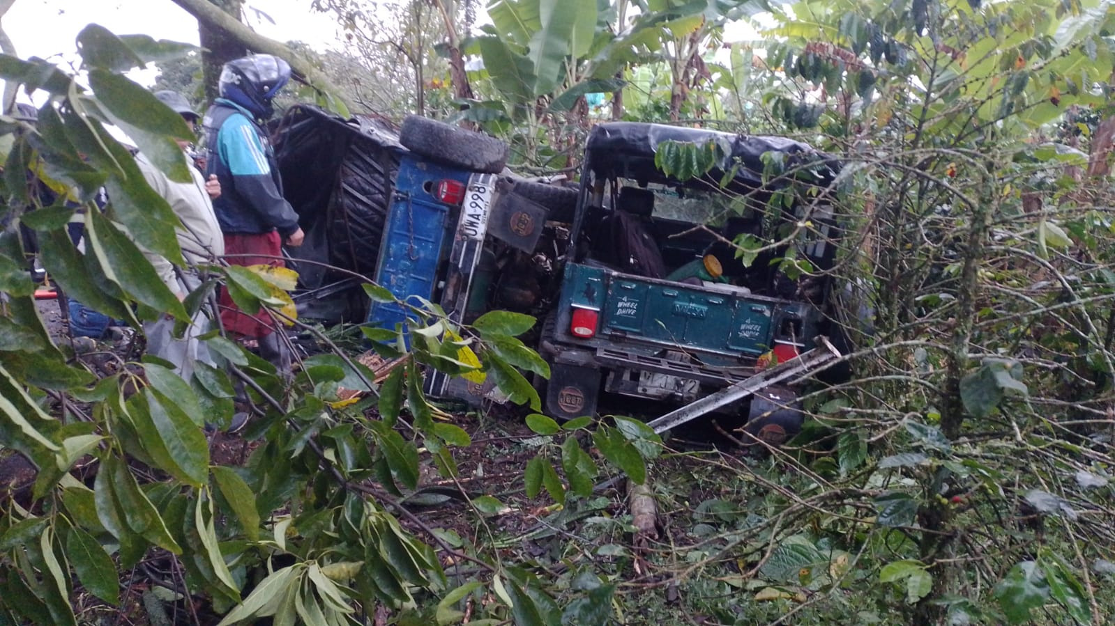 Tragedia en el Quindío tras choque de dos vehículos Willys.
