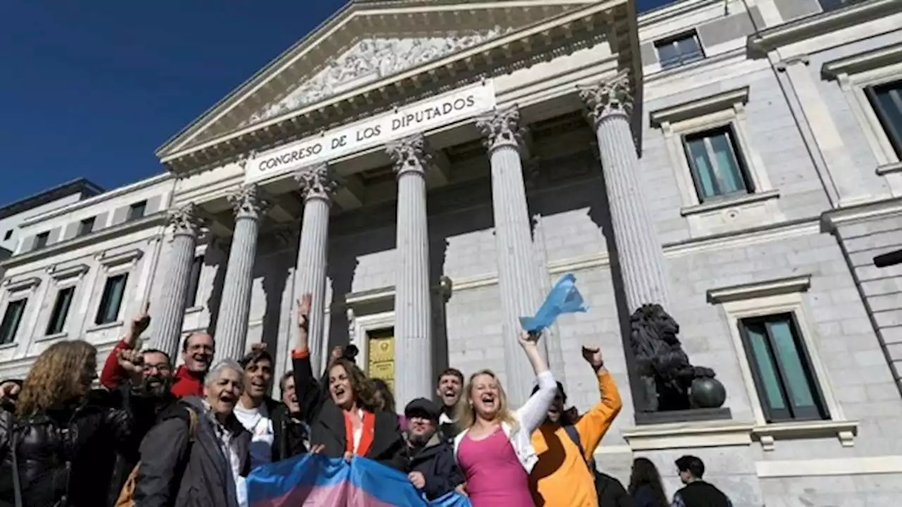 España legalizó el cambio de género desde los 16 años.