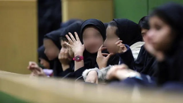 Ataque a la educación: 650 niñas envenenadas en Irán para evitar que asistan a la escuela