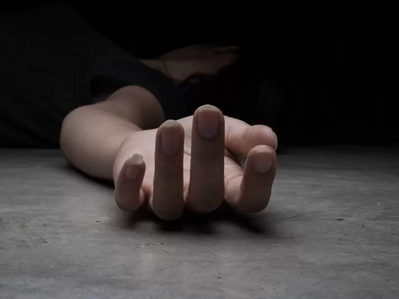 Hombre asesina a puñaladas a su propia madre y confiesa el crimen ocho días después