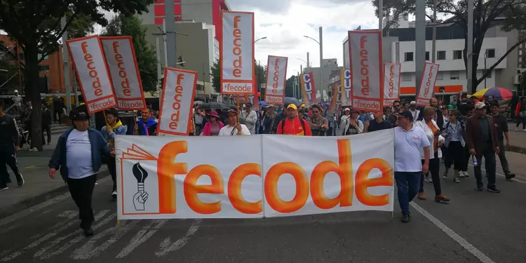Fecode anuncia movilizaciones en Colombia por sistema de ascensos para docentes.