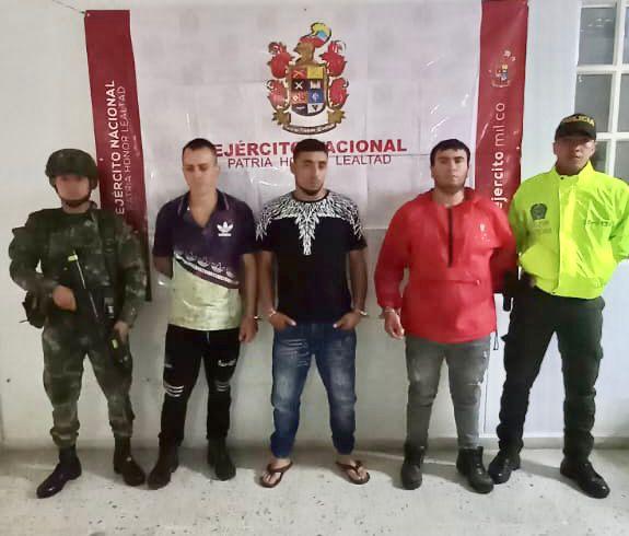 Capturaron a estos hombres en Sevilla Valle, los señalan de ser disidentes de la Adán izquierdo