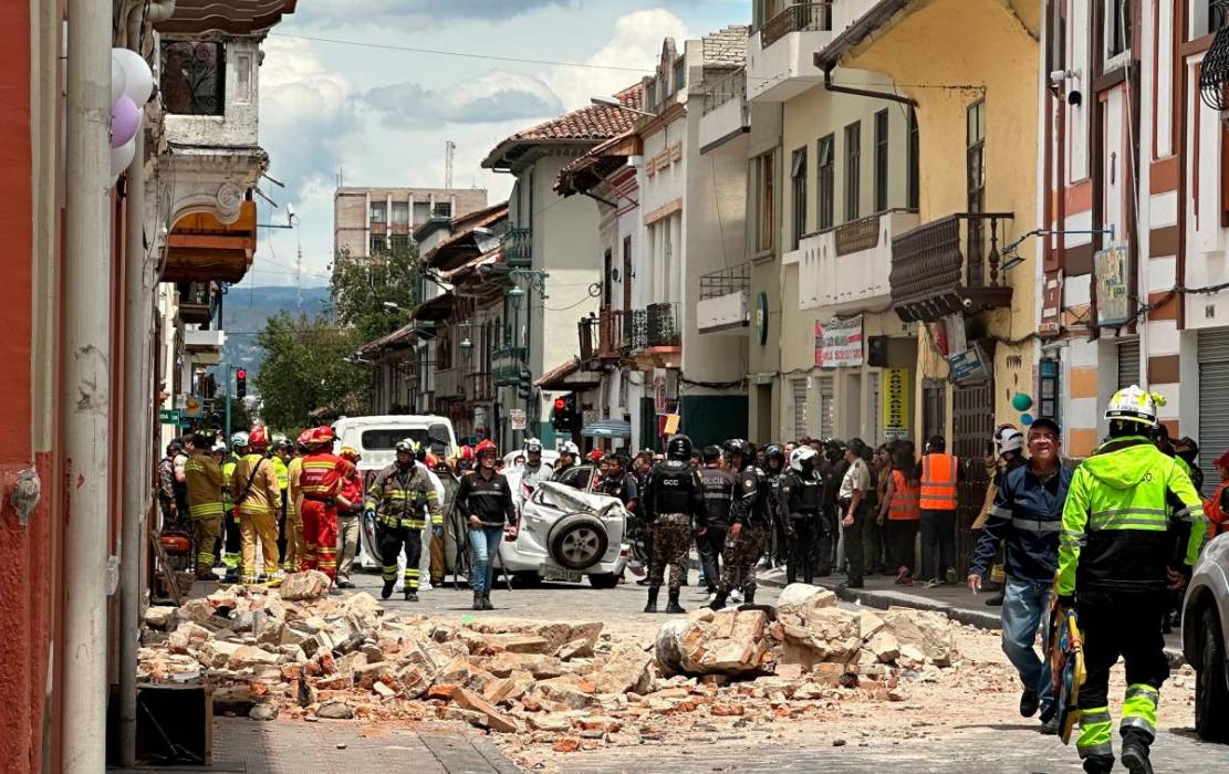 Fuerte sismo en el sur de Ecuador deja al menos 14 muertos y 318 heridos