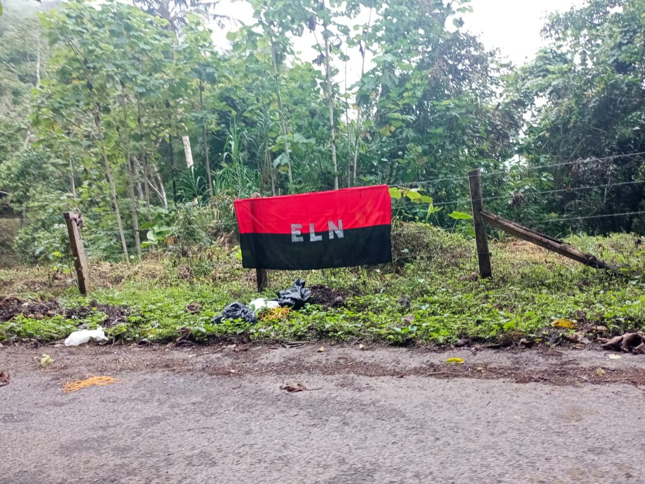 Aparecen banderas del ELN en El Cairo y causan preocupación en la población