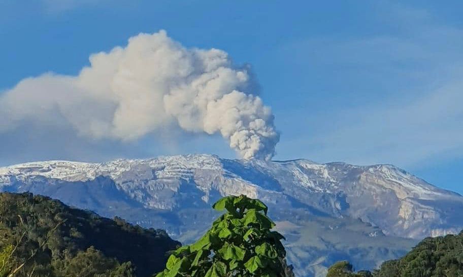 Atención a las rutas de evacuación ante posible erupción del volcán Nevado del Ruiz