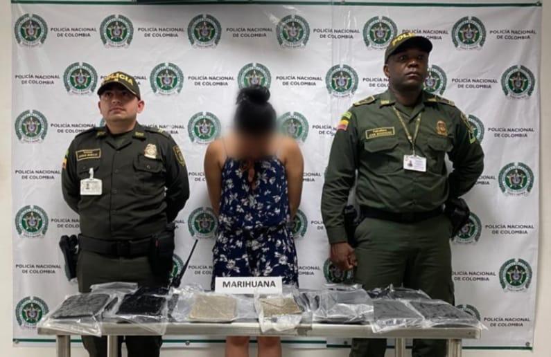 La atraparon con tremenda carga de Marihuana en el Aeropuerto.