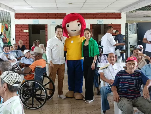 ‘Cali, Volvamos a Sonreír’ llegó con diversión y donaciones al Geriátrico San Miguel.