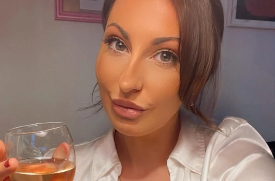 Mujer se vuelve viral al solicitar ensayos a sus pretendientes para salir con ella.