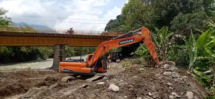 En Caicedonia, Gobierno del Valle inició trabajos en el puente de Barragán.