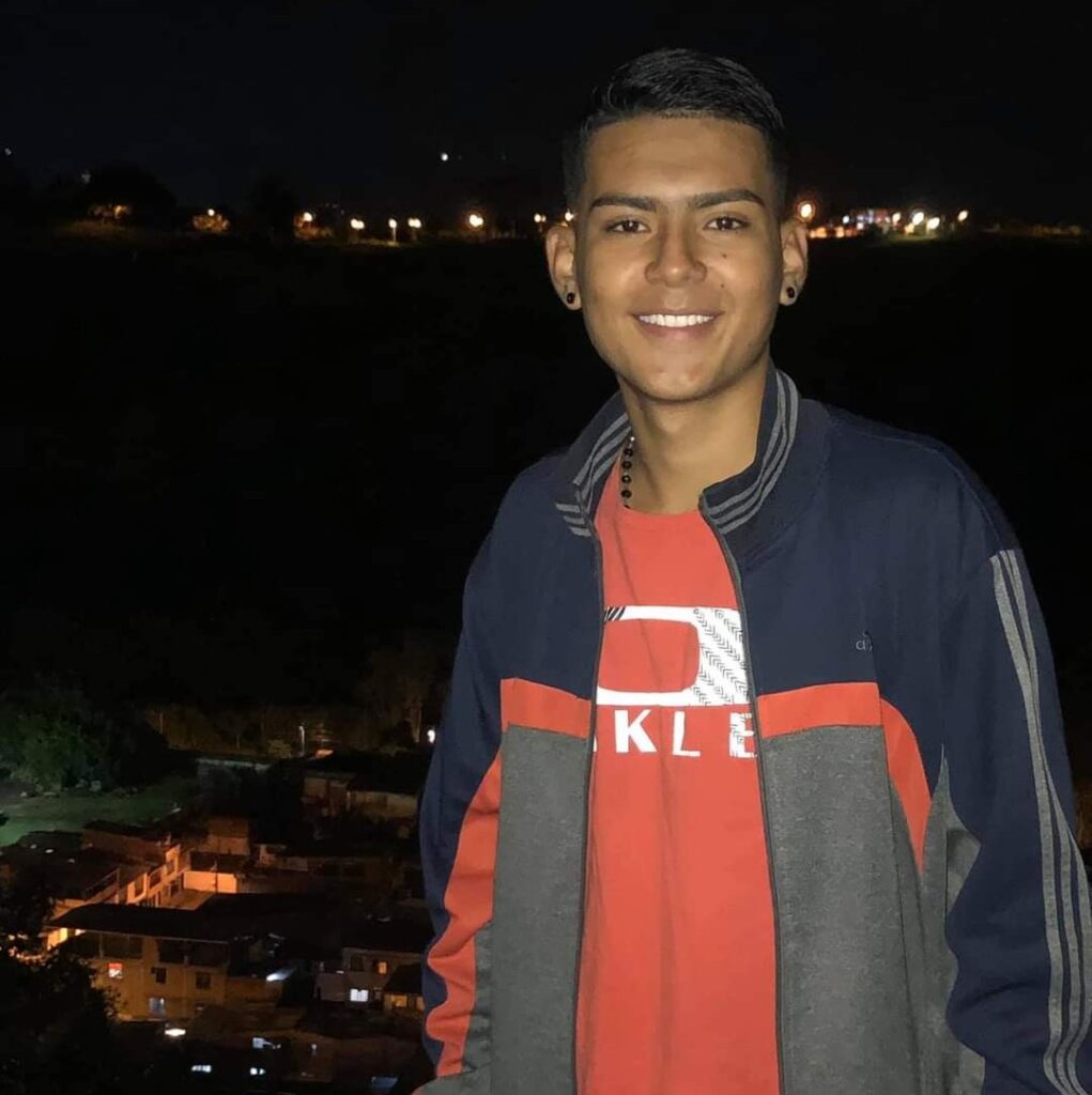 Joven barbero perdió la batalla por la vida, luego de ser apuñalado.