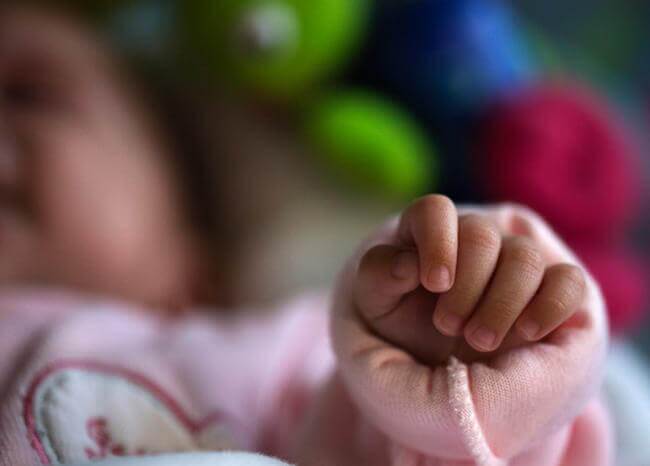 Bebé de 8 meses murió electrocutado.