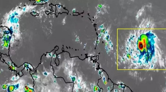 Alerta roja en el Caribe por incendios forestales y desbordamientos.