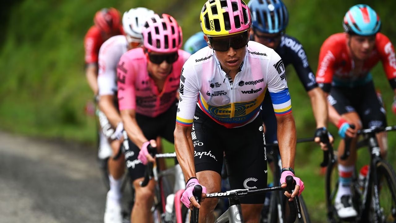 Esteban Chaves abandona el Tour de Francia tras caída masiva en la décimo cuarta etapa