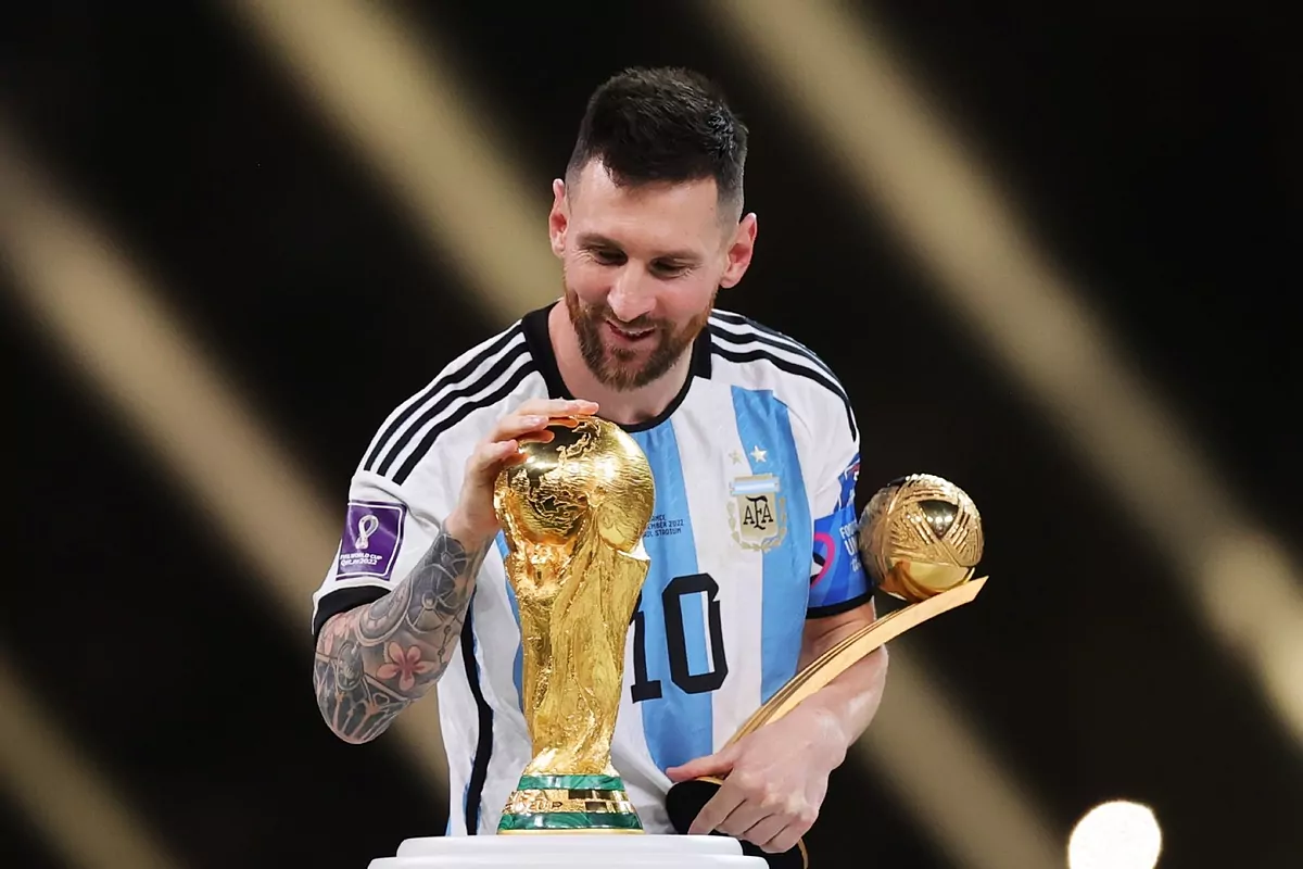 Lionel Messi llega a Miami para firmar con el Inter: Un contrato millonario y una cálida bienvenida.