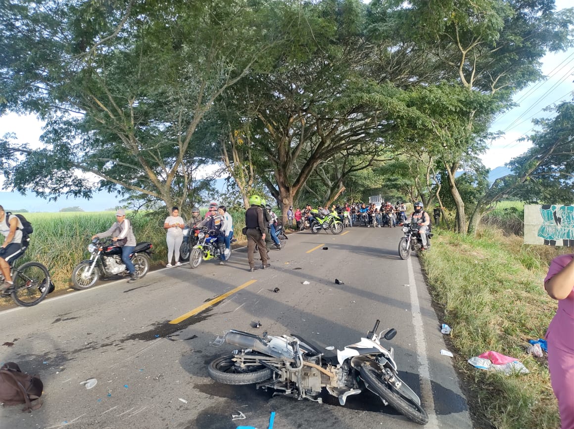 Docente Pierden la Vida en Accidente en la Vía Zarzal Roldanillo. Otra más lucha por salvar su vida.