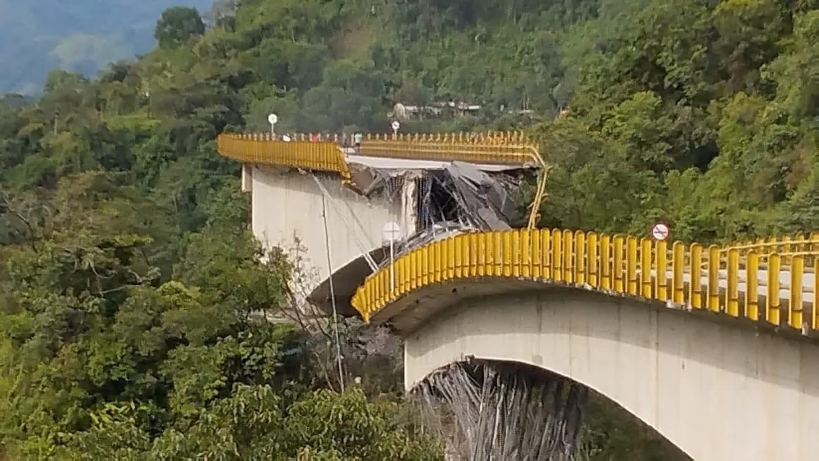 Colapso del puente Los Grillos en la Transversal del Cusiana