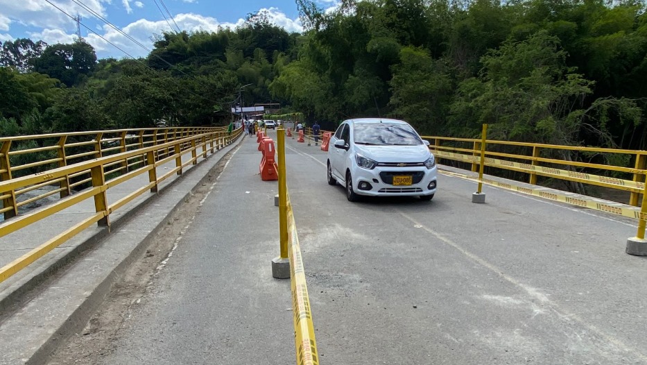 Puente de Barragán en Caicedonia Abierto: Gobernación Confirma Tráfico Liviano