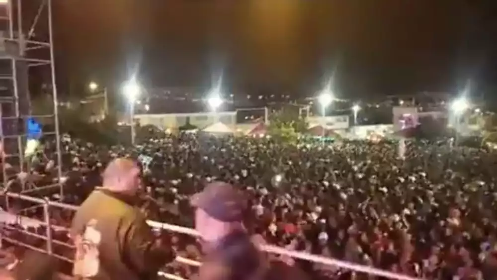 Estampida Humana en Concierto de Salsa