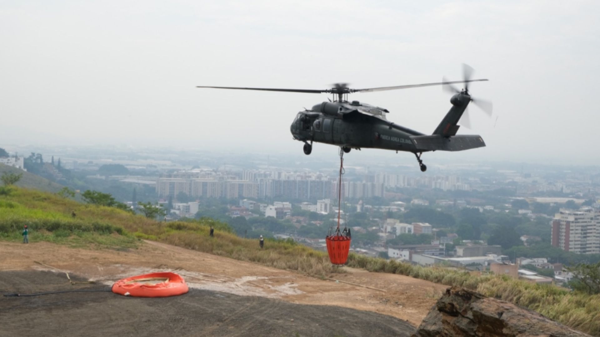 Incendio en Yumbo: Intervención con Bambi Bucket