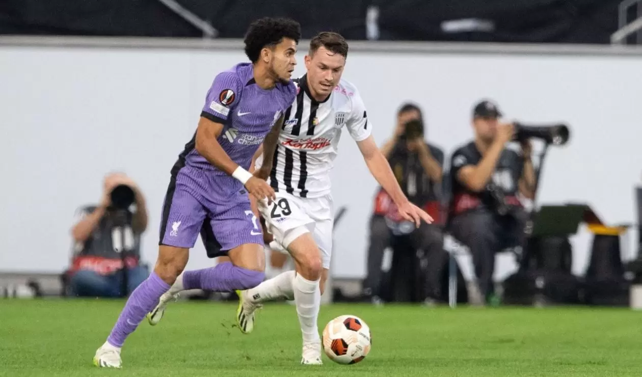 Luis Díaz brilla en su debut con el Liverpool en la Europa League