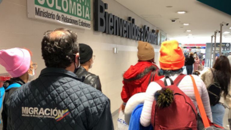 Suspensión de licitación para cédulas de extranjería en Colombia