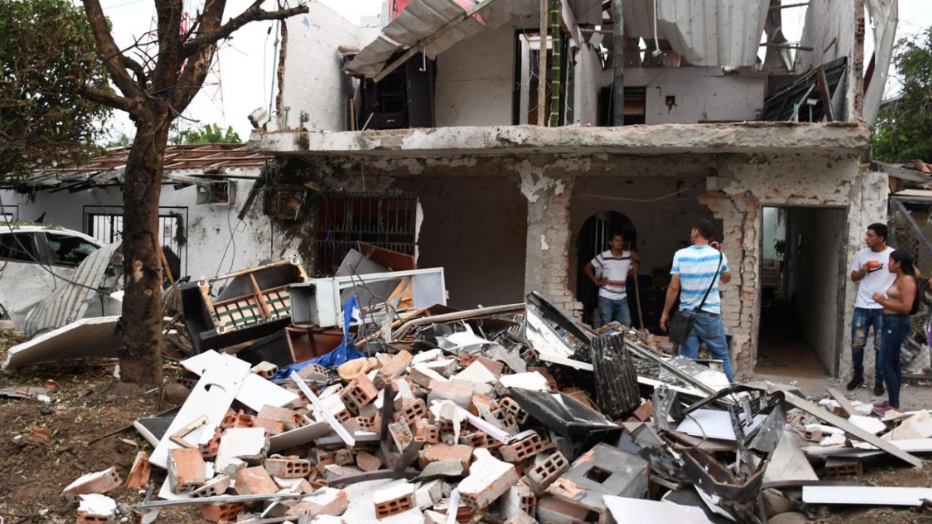 Entrega de bonos a afectados por explosión en Jamundí