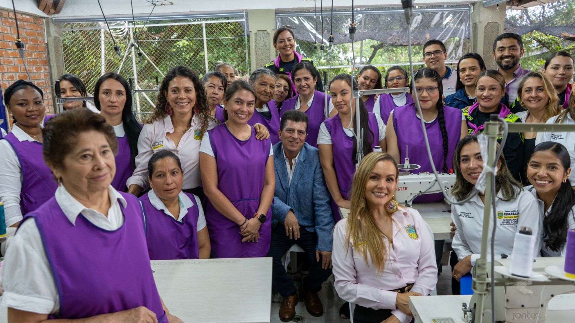 'Puntadas para el Futuro' Risaralda Lanza para Mujeres en Confección