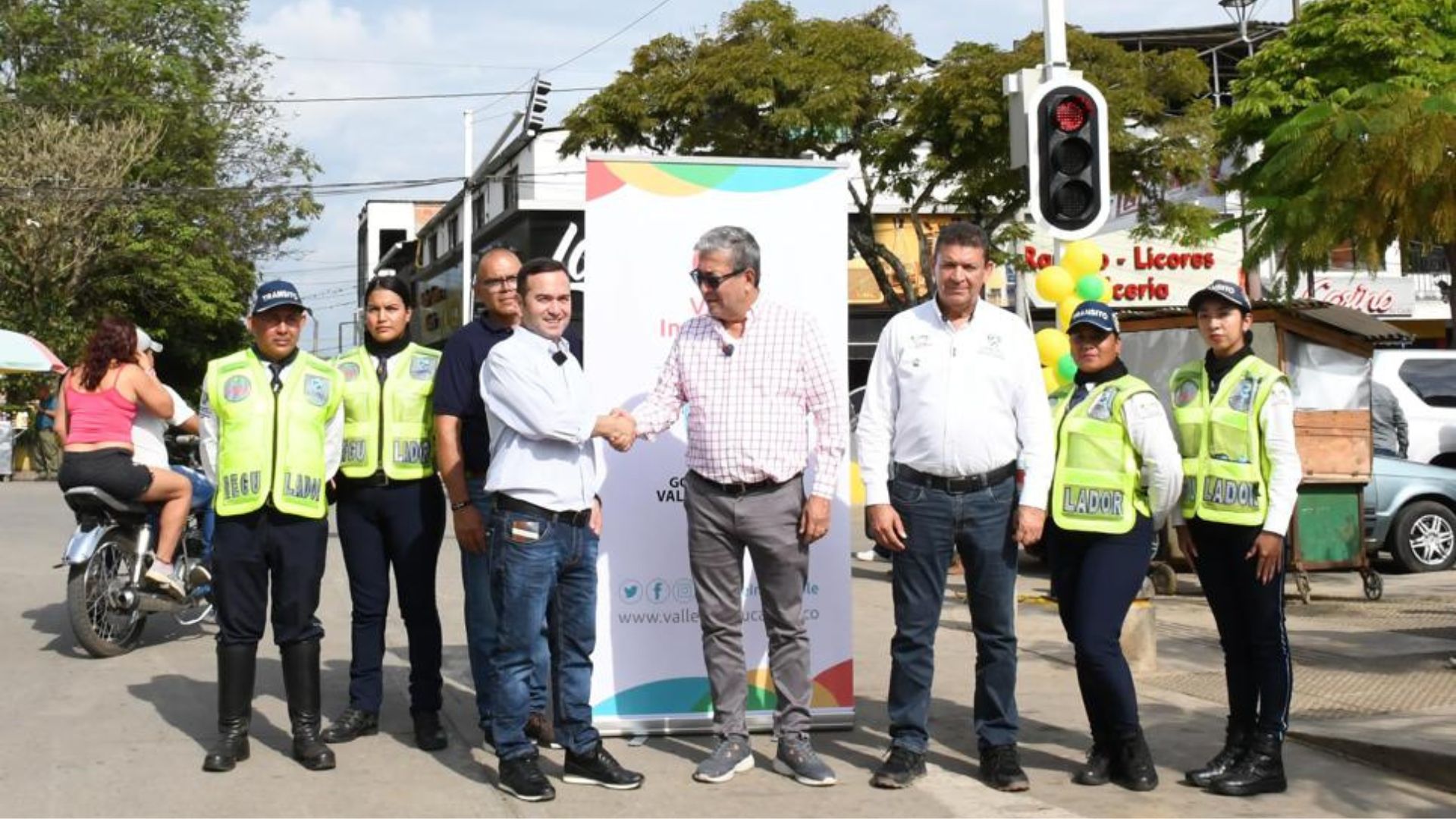 Restrepo Avanza con Semáforos Solares
