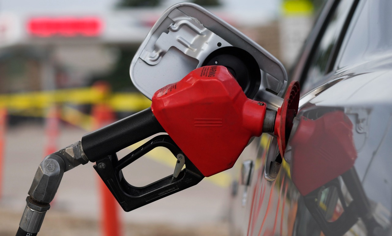 "Precio de Gasolina Podría Alcanzar $16.000 por Galón en 2023"