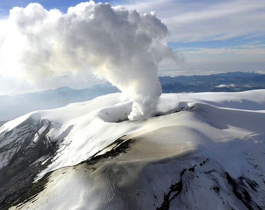 Fuerte actividad sísmica en el volcán Nevado del Ruiz: Más de mil sismos registrados por el SGC