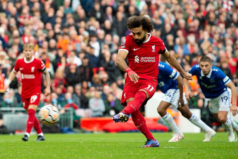 Liverpool Supera al Everton 2-0 y Lidera la Premier League