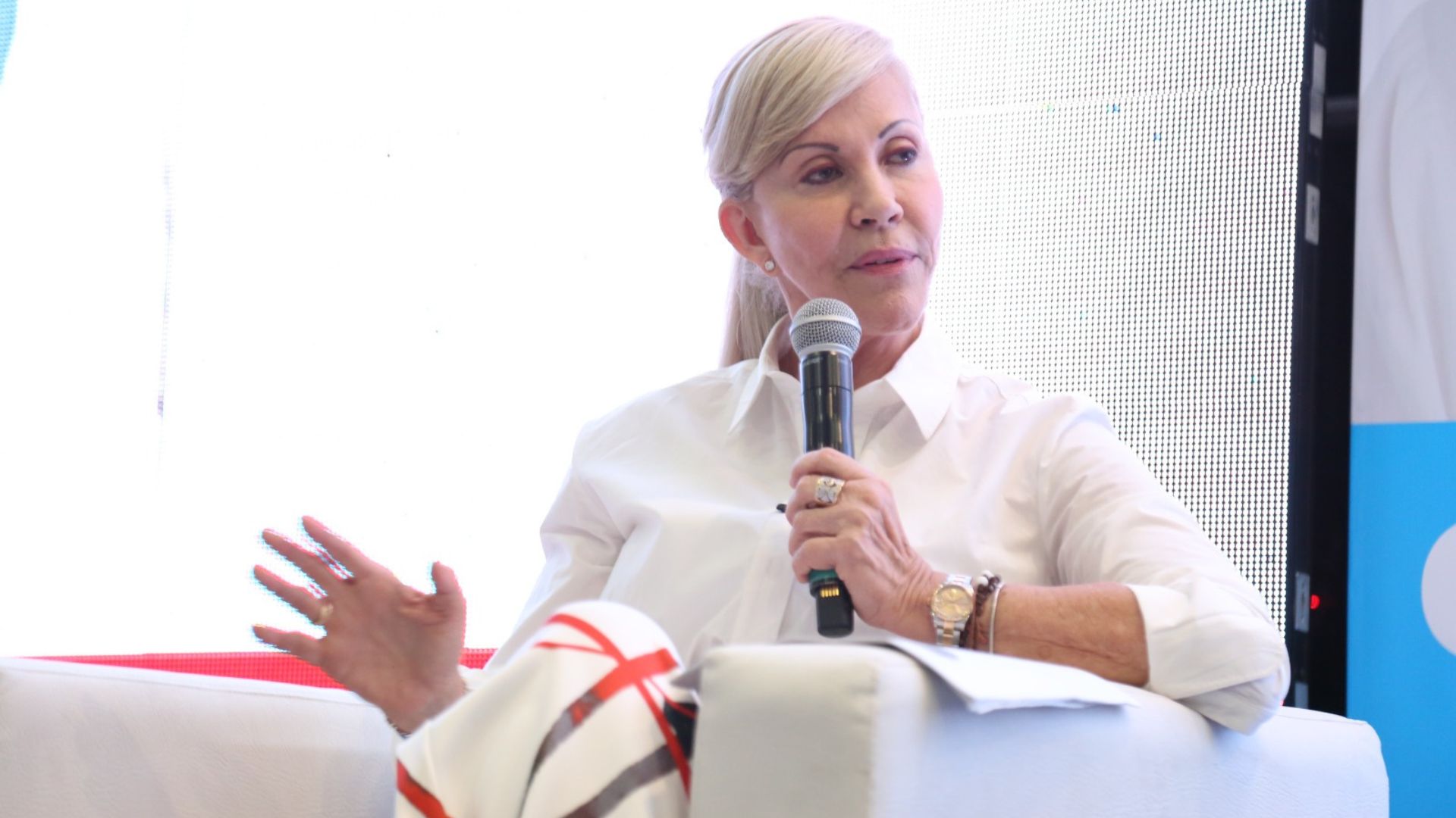 Crisis en IPS: Dilian Francisca Toro exige acción gubernamental