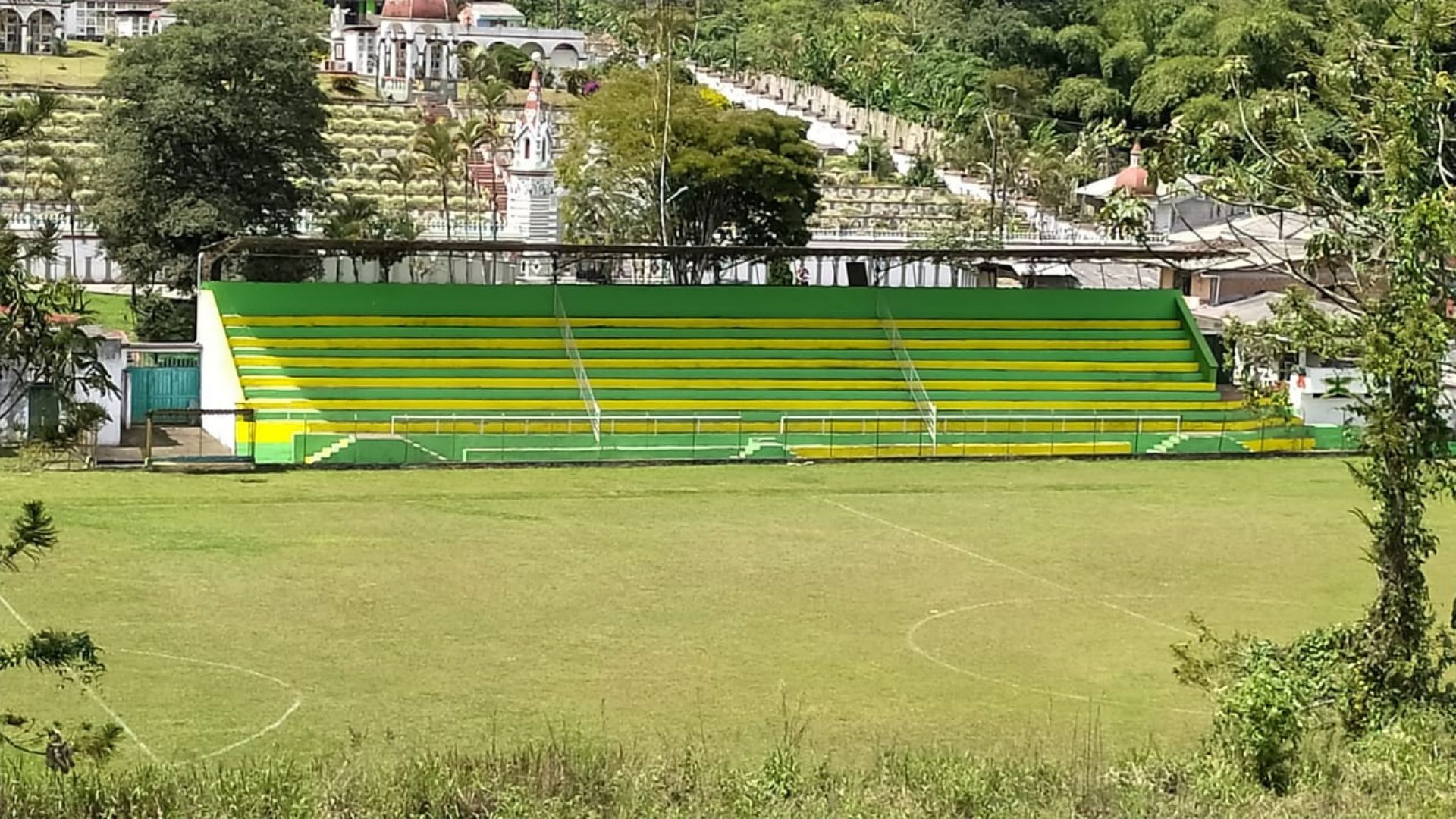 Renovación e Iluminación en Estadio de Marsella por CONERCOM SAS